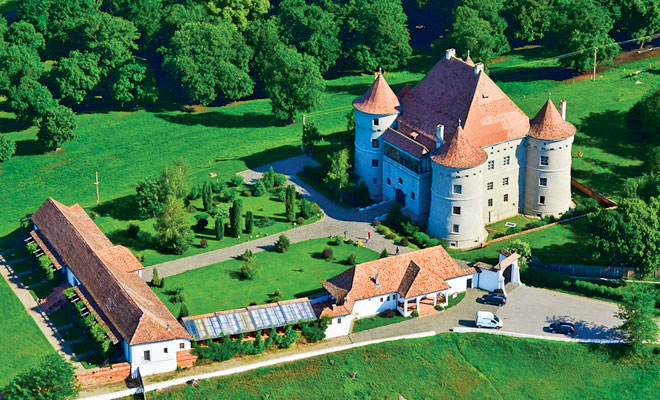 Castelul-Bethlen-Haller-din-comuna-Cetatea-de-Balta-flickr